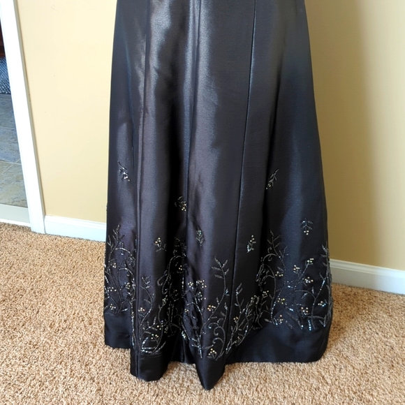 Ladies Strapless Ombre beaded gown size 6 - Picture 7 of 12